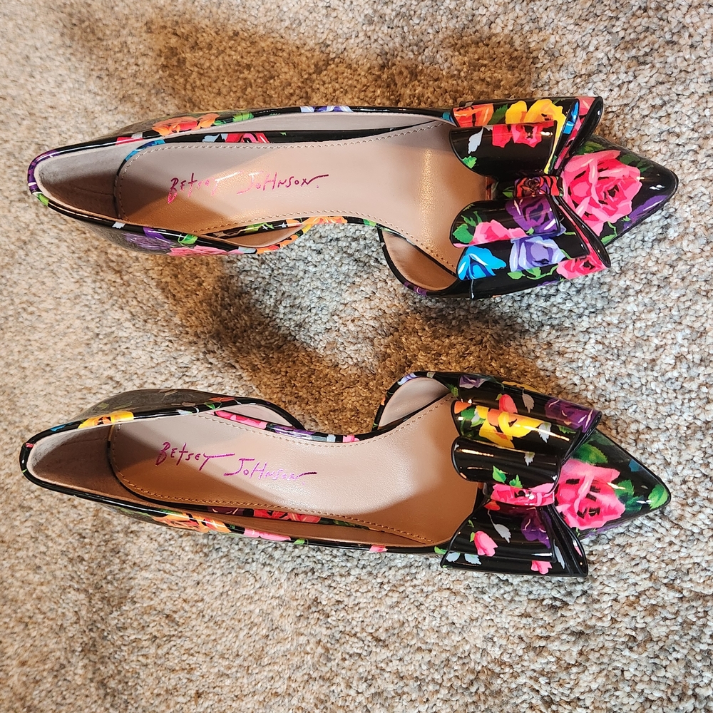 Betsey Johnson Women's Floral Heels - Picture 3 of 7